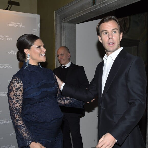 La princesse Victoria de Suède, enceinte de huit mois, et Karl-Johan Persson, PDG de H&M, lors de la cérémonie de remise des Global Change Awards de la Fondation H&M Conscious à l'Hôtel de Ville de Stockholm le 10 février 2016.