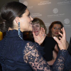 La princesse Victoria de Suède, enceinte de huit mois et vêtue d'une robe H&M, remettait les prix lors de la cérémonie des Global Change Awards de la Fondation H&M Conscious à l'Hôtel de Ville de Stockholm le 10 février 2016.