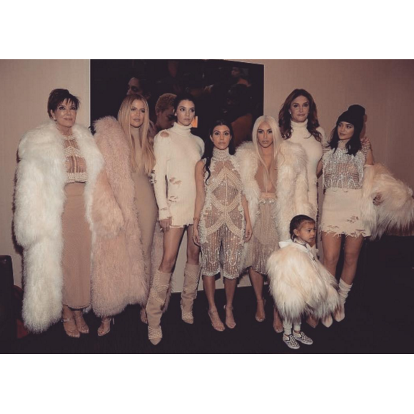 Kris Jenner, Khloé Kardashian, Kendall Jenner, Kourtney et Kim Kardashian, North West, Caitlyn et Kylie Jenner assistent à la présentation YEEZY Season 3 au Madison Square Garden. New York, le 11 février 2016.