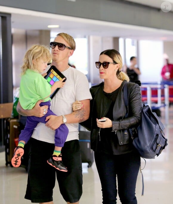 Alanis Morissette et son mari Mario Treadway avec leur fils Ever, à Los Angeles, le 2 octobre 2014.