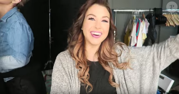 EnjoyPhoenix adopte une nouvelle coupe de cheveux : elle craque pour des extensions