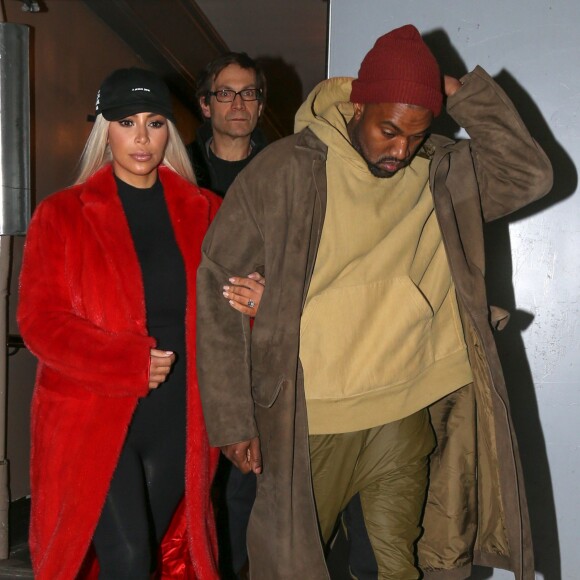 Kim Kardashian et son mari Kanye West quittent le Richard Rodgers Theatre à Broadway, à l'issue d'une représentation de la comédie musicale 'Hamilton'. New York, le 12 février 2016.