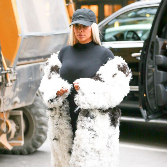 Kim Kardashian se rend au centre commercial Barneys New York à New York, le 12 février 2016.