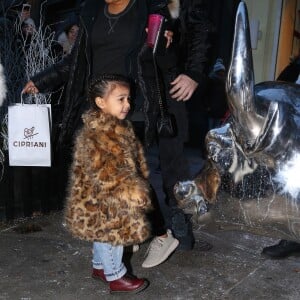 Kim Kardashian et sa fille North à New York, le 14 février 2016.