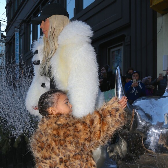 Kim Kardashian et sa fille North à New York, le 14 février 2016.