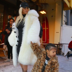 Kim Kardashian et sa fille North à New York, le 14 février 2016.