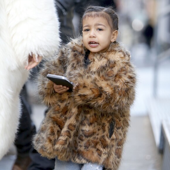 Kim Kardashian et sa fille North à New York, le 14 février 2016.