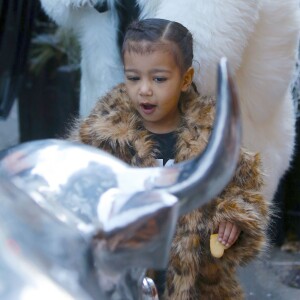 Kim Kardashian et sa fille North à New York, le 14 février 2016.