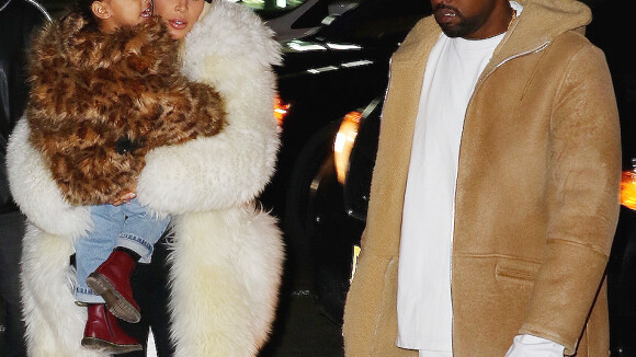 Kim Kardashian et North: Mère et fille adorables soutiennent Kanye West, endetté