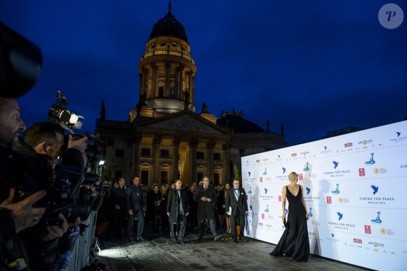 Charlize Theron (bijoux Messika une paire de boucles d'oreilles BO et Bague double Angel) au gala Cinema for peace dans le cadre du 66e festival du film de Berlin, la Berlinale le 15 février 2016