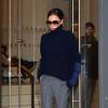 Victoria Beckham quitte l'hôtel EDITION New York, habillée d'un pull et d'un pantalon Victoria Beckham et chaussée de baskets blanches adidas. Le 13 février 2016.