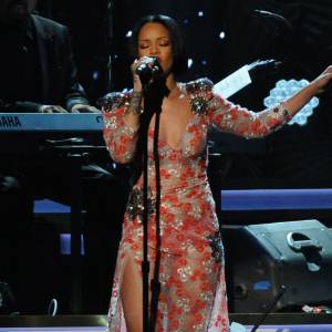 Rihanna chante au dîner de remise du prix de Personnalité de l'Année 2016 (Lionel Richie) organisé par la fondation MusiCares 2016. Los Angeles, le 13 février 2016.