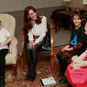 Kate Middleton, duchesse de Cambridge, était la rédactrice en chef d'un jour du Huffington Post UK le 17 février 2016, et mettait à la une la question de la santé mentale des enfants, lançant par la même occasion la campagne Young Minds Matter. Pour l'opération, une rédaction avait été installée au palais de Kensington, sa résidence officielle.