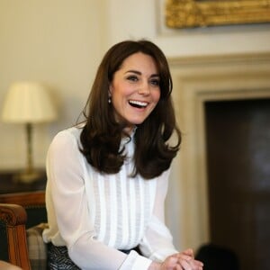 Kate Middleton, duchesse de Cambridge, était la rédactrice en chef d'un jour du Huffington Post UK le 17 février 2016, et mettait à la une la question de la santé mentale des enfants, lançant par la même occasion la campagne Young Minds Matter. Pour l'opération, une rédaction avait été installée au palais de Kensington, sa résidence officielle.