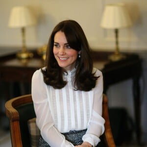 Kate Middleton, duchesse de Cambridge, était la rédactrice en chef d'un jour du Huffington Post UK le 17 février 2016, et mettait à la une la question de la santé mentale des enfants, lançant par la même occasion la campagne Young Minds Matter. Pour l'opération, une rédaction avait été installée au palais de Kensington, sa résidence officielle.