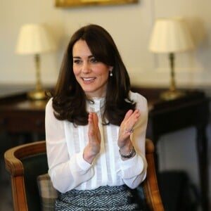 Kate Middleton, duchesse de Cambridge, était la rédactrice en chef d'un jour du Huffington Post UK le 17 février 2016, et mettait à la une la question de la santé mentale des enfants, lançant par la même occasion la campagne Young Minds Matter. Pour l'opération, une rédaction avait été installée au palais de Kensington, sa résidence officielle.