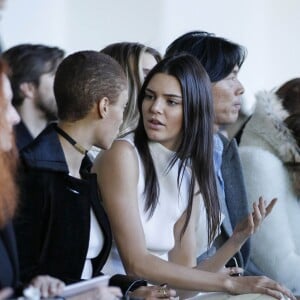 Adwoa Aboah, Kendall Jenner, Stephen Gan et Carine Roitfeld assistent au défilé Calvin Klein Collection (collection automne-hiver 2016-2017) au Spring Studio. New York, le 18 février 2016.