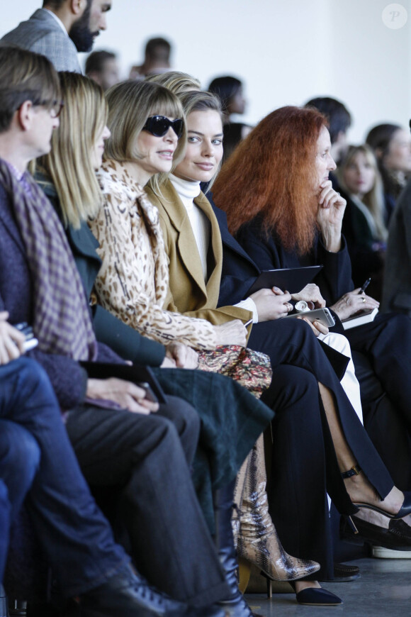 Anna Wintour, Margot Robbie et Grace Coddington assistent au défilé Calvin Klein Collection (collection automne-hiver 2016-2017) au Spring Studio. New York, le 18 février 2016.