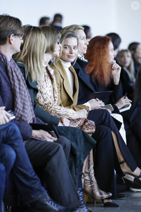 Anna Wintour, Margot Robbie et Grace Coddington assistent au défilé Calvin Klein Collection (collection automne-hiver 2016-2017) au Spring Studio. New York, le 18 février 2016.