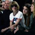 Anna Wintour, sa fille Bee Shaffer et Virginia Smith assistent au défilé Marc Jacobs (collection automne-hiver 2016-2017) à la Park Avenue Armory. New York, le 18 février 2016.
