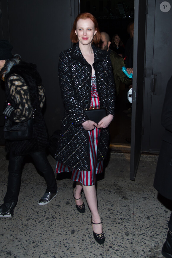 Karen Elson quitte la Park Armory Avenue à l'issue du défilé Marc Jacobs (collection automne-hiver 2016-2017). New York, le 18 février 2016.
