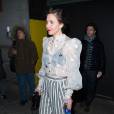 Maggie Gyllenhaal quitte la Park Armory Avenue à l'issue du défilé Marc Jacobs (collection automne-hiver 2016-2017). New York, le 18 février 2016.