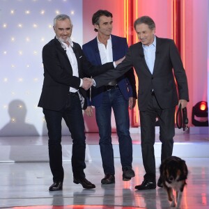 Loïck Peyron, Stéphane Peyron et Michel Drucker avec sa chienne Isia - Enregistrement de l'émission "Vivement Dimanche", dont les invités principaux sont Loïck et Stéphane Peyron, à Paris le 17 février 2016. Diffusion le 21 février 2016. ©Coadic Guirec/Bestimage