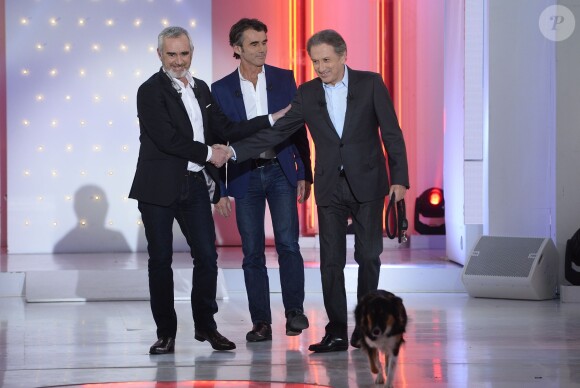 Loïck Peyron, Stéphane Peyron et Michel Drucker avec sa chienne Isia - Enregistrement de l'émission "Vivement Dimanche", dont les invités principaux sont Loïck et Stéphane Peyron, à Paris le 17 février 2016. Diffusion le 21 février 2016. ©Coadic Guirec/Bestimage