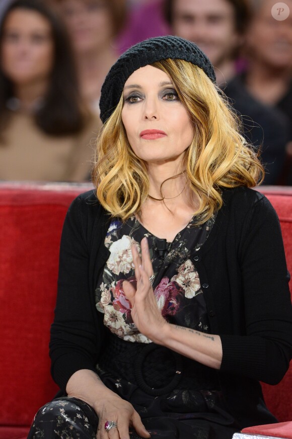 Jeanne Mas - Enregistrement de l'émission "Vivement Dimanche", dont les invités principaux sont Loïck et Stéphane Peyron, à Paris le 17 février 2016. Diffusion le 21 février 2016. ©Coadic Guirec/Bestimage