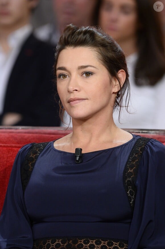 Emma de Caunes - Enregistrement de l'émission "Vivement Dimanche", dont les invités principaux sont Loïck et Stéphane Peyron, à Paris le 17 février 2016. Diffusion le 21 février 2016. ©Coadic Guirec/Bestimage