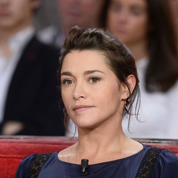 Emma de Caunes - Enregistrement de l'émission "Vivement Dimanche", dont les invités principaux sont Loïck et Stéphane Peyron, à Paris le 17 février 2016. Diffusion le 21 février 2016. ©Coadic Guirec/Bestimage