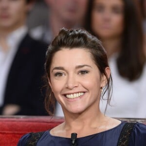 Emma de Caunes - Enregistrement de l'émission "Vivement Dimanche", dont les invités principaux sont Loïck et Stéphane Peyron, à Paris le 17 février 2016. Diffusion le 21 février 2016. ©Coadic Guirec/Bestimage