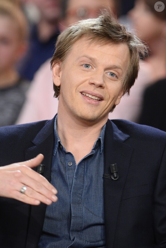 Alex Lutz - Enregistrement de l'émission "Vivement Dimanche", dont les invités principaux sont Loïck et Stéphane Peyron, à Paris le 17 février 2016. Diffusion le 21 février 2016. ©Coadic Guirec/Bestimage