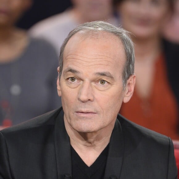 Laurent Baffie - Enregistrement de l'émission "Vivement Dimanche", dont les invités principaux sont Loïck et Stéphane Peyron, à Paris le 17 février 2016. Diffusion le 21 février 2016. ©Coadic Guirec/Bestimage