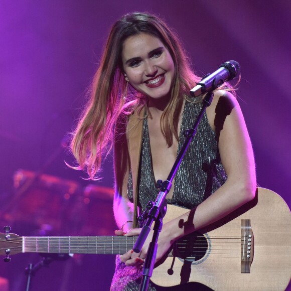 Exclusif - Joyce Jonathan - Enregistrement de l'émission "Tout le monde chante contre le cancer...10 ans" au Zénith à Paris, qui sera diffusée sur W9 le 16 décembre 2015 © Gorassini-Guizard / Bestimage