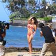 Exclusif - Aurélie Preston pose pour la marque d'eau minérale "138 water" sur une plage à Hawaï le 15 février 2016.