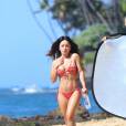 Exclusif - Aurélie Preston pose pour la marque d'eau minérale "138 water" sur une plage à Hawaï le 15 février 2016.