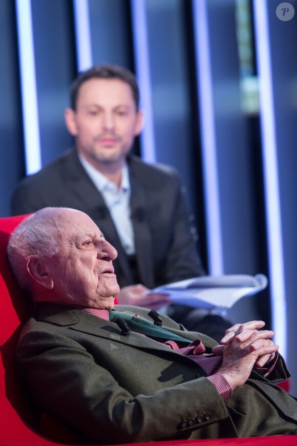 Exclusif - Pierre Bergé et Marc-Olivier Fogiel, lors de l'enregistrement de l'émission "Le Divan", le 11 février 2016, pour une diffusion sur France 3 le 23 février 2016 à 23h10. © Cyril Moreau