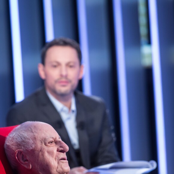 Exclusif - Pierre Bergé et Marc-Olivier Fogiel, lors de l'enregistrement de l'émission "Le Divan", le 11 février 2016, pour une diffusion sur France 3 le 23 février 2016 à 23h10. © Cyril Moreau