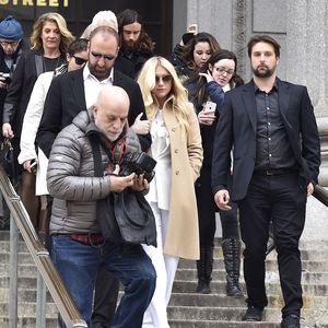 La chanteuse Kesha quitte la cour de New York après son audition dans l'affaire qui l'oppose à Dr Luke, le 19 février 2016.