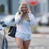 Exclusif - La chanteuse Kesha, qui semble avoir pris quelques kilos, sort déjeuner avec un ami à Los Angeles le 4 novembre 2015. © CPA/Bestimage 04/11/2015 - Los Angeles