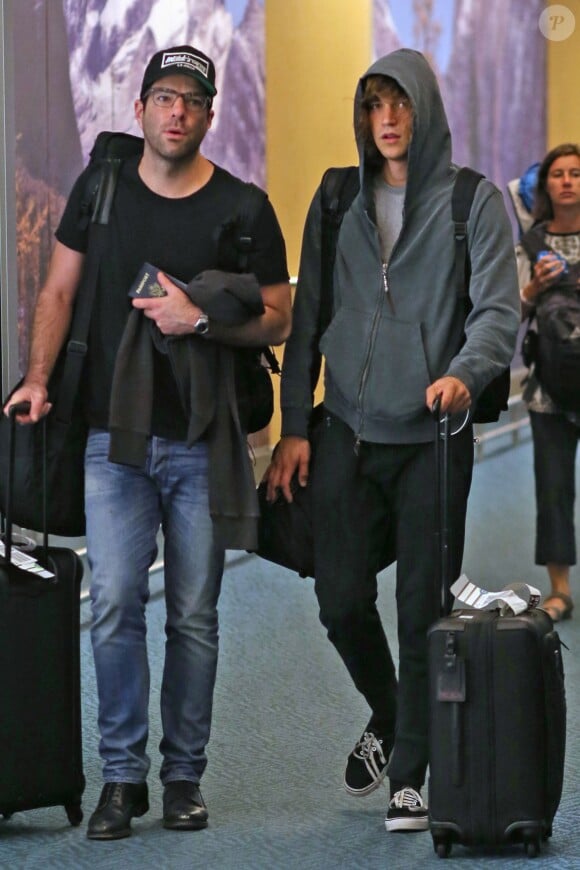 Zachary Quinto et Miles McMillan arrivent à Vancouver, Canada, le 20 août 2015