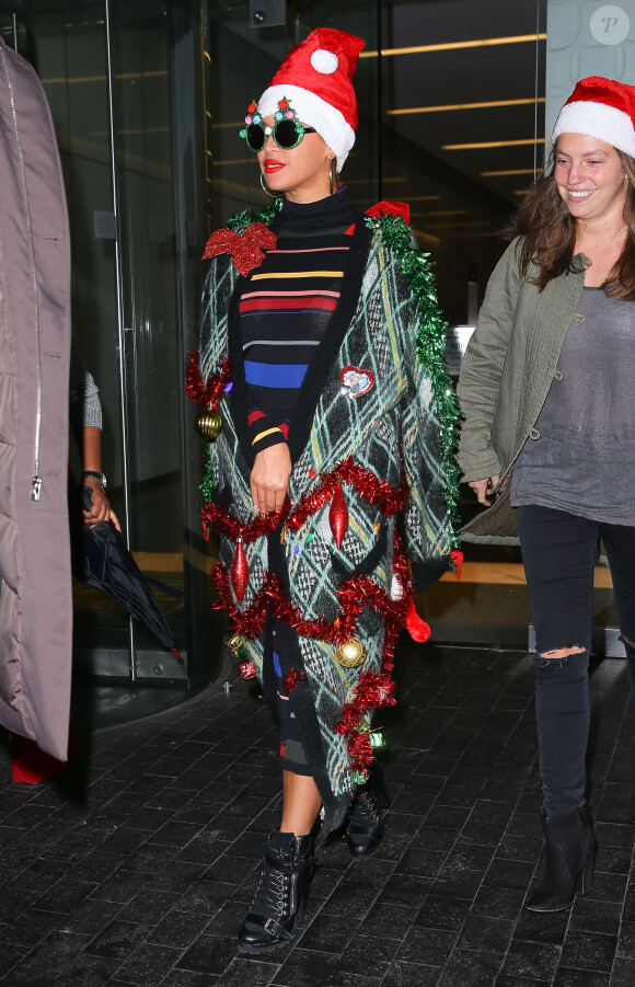Beyonce Knowles à la sortie d'une soirée de Noël organisée dans leur bureau à New York, le 14 décembre 2015