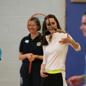 Kate Middleton a apporté son concours très volontaire à Judy Murray, mère de Jamie et Andy Murray, au lycée Craigmount d'Edimnourg le 24 février 2016 lors de l'opération "The Roadshow" de son programme Tennis on the Road.