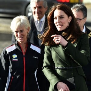 Kate Middleton a apporté son concours très volontaire à Judy Murray, mère de Jamie et Andy Murray, au lycée Craigmount d'Edimnourg le 24 février 2016 lors de l'opération "The Roadshow" de son programme Tennis on the Road.