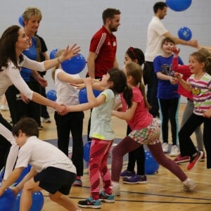 Kate Middleton a apporté son concours très volontaire à Judy Murray, mère de Jamie et Andy Murray, au lycée Craigmount d'Edimnourg le 24 février 2016 lors de l'opération "The Roadshow" de son programme Tennis on the Road.