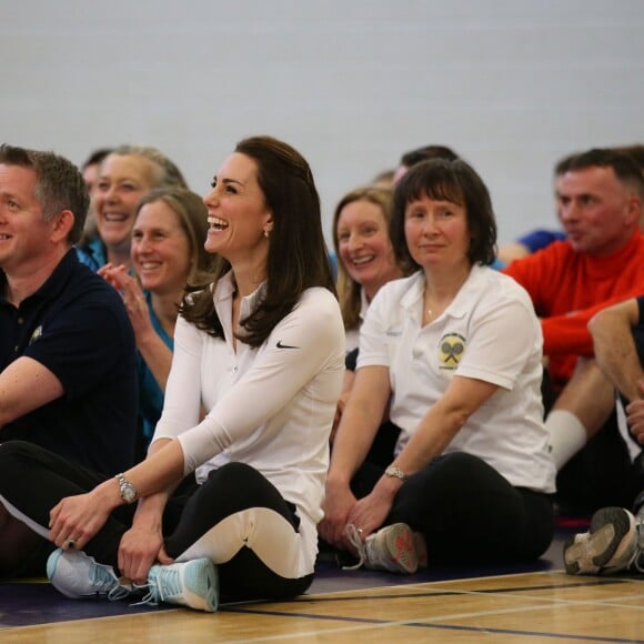 Kate Middleton a apporté son concours très volontaire à Judy Murray, mère de Jamie et Andy Murray, au lycée Craigmount d'Edimnourg le 24 février 2016 lors de l'opération "The Roadshow" de son programme Tennis on the Road.