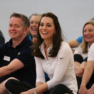 Kate Middleton a apporté son concours très volontaire à Judy Murray, mère de Jamie et Andy Murray, au lycée Craigmount d'Edimnourg le 24 février 2016 lors de l'opération "The Roadshow" de son programme Tennis on the Road.