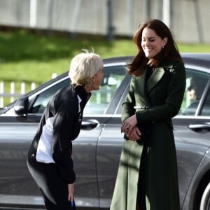 Kate Middleton a apporté son concours très volontaire à Judy Murray, mère de Jamie et Andy Murray, au lycée Craigmount d'Edimnourg le 24 février 2016 lors de l'opération "The Roadshow" de son programme Tennis on the Road.