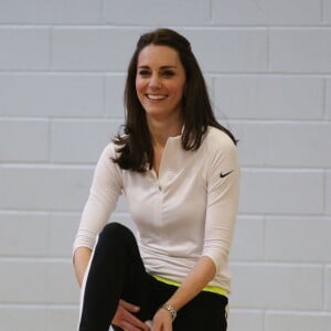 Kate Middleton a apporté son concours très volontaire à Judy Murray, mère de Jamie et Andy Murray, au lycée Craigmount d'Edimnourg le 24 février 2016 lors de l'opération "The Roadshow" de son programme Tennis on the Road.